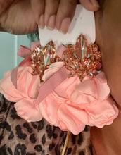 Load image into Gallery viewer, Vintage Floral Pink Earrings