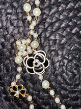 Load image into Gallery viewer, Pearl Necklace
