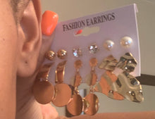 Load image into Gallery viewer, Set of Earrings
